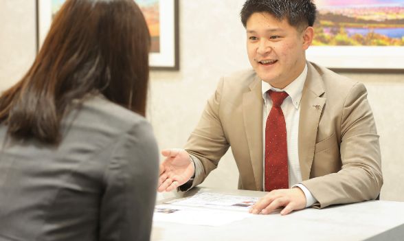 不動産営業の男性社員