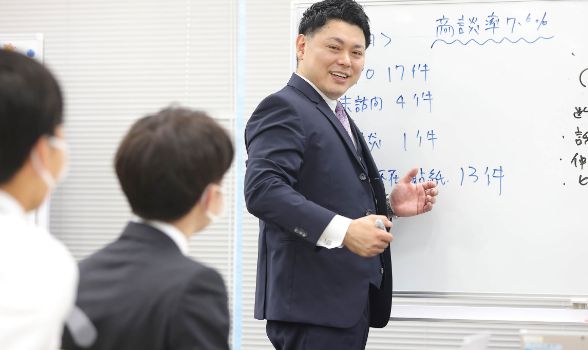 社長からレクチャーを受けている様子